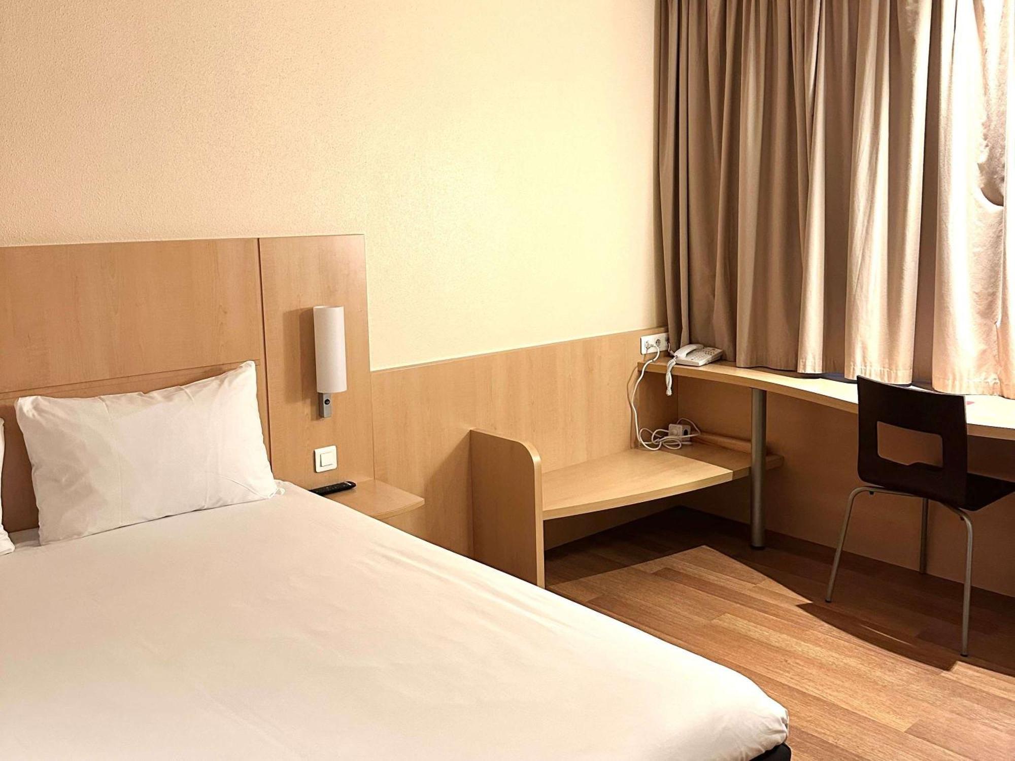 Ibis Centro Ventas 2*